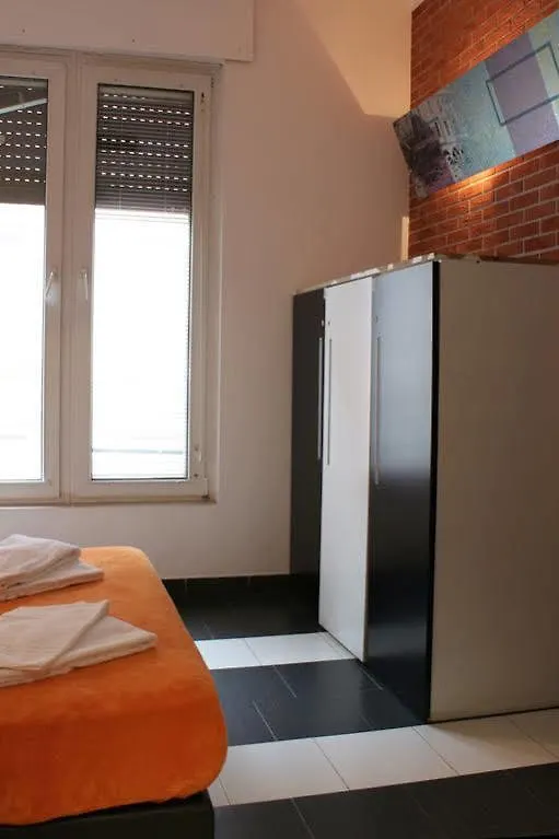 New Generation Hostel Milan Center 0*,